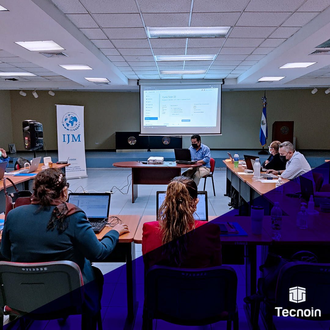 Participantes en la capacitación de Moodle